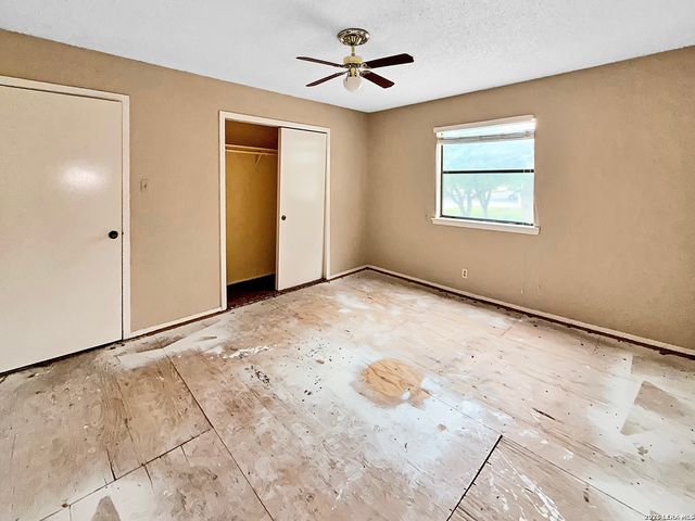 8519 Echo Creek Ln, San Antonio, TX 78240