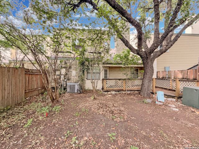 8519 Echo Creek Ln, San Antonio, TX 78240
