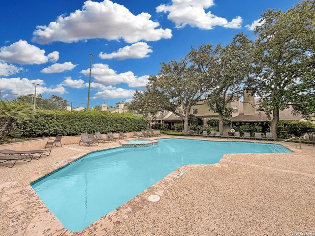 8519 Echo Creek Ln, San Antonio, TX 78240