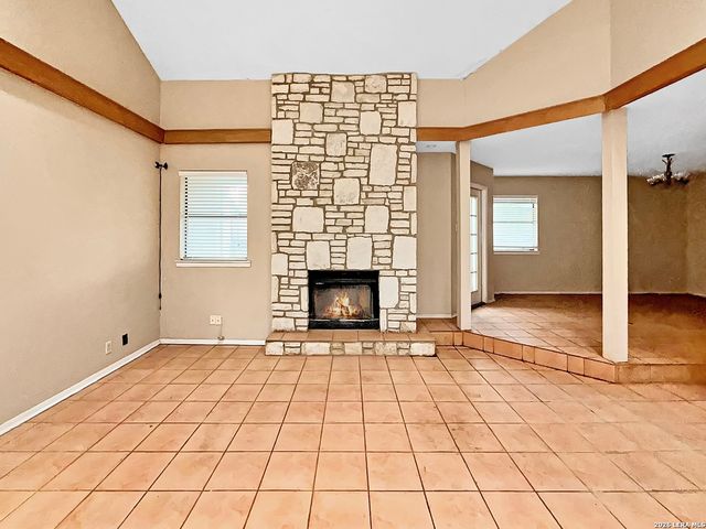 8519 Echo Creek Ln, San Antonio, TX 78240
