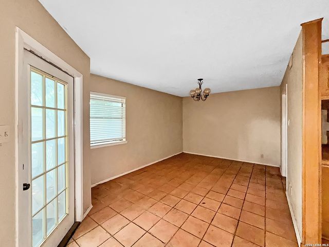 8519 Echo Creek Ln, San Antonio, TX 78240