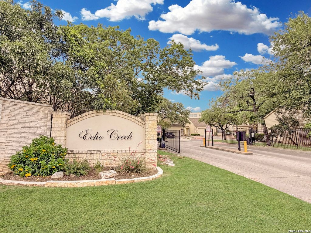 8519 Echo Creek Ln, San Antonio, TX 78240
