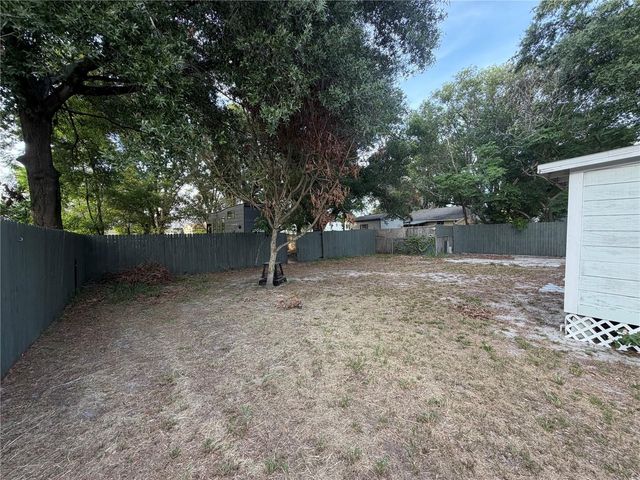 208 WEAVER AVENUE, Lake Wales, FL 33853