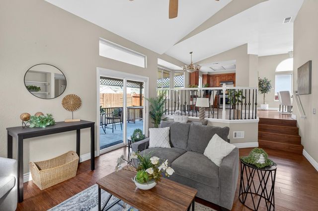 8240 Bedford Cove Way, Sacramento, CA 95828