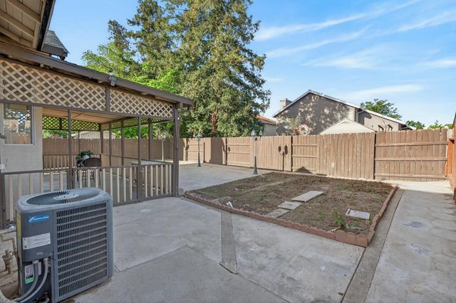 8240 Bedford Cove Way, Sacramento, CA 95828
