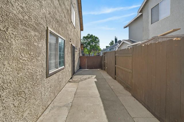 8240 Bedford Cove Way, Sacramento, CA 95828