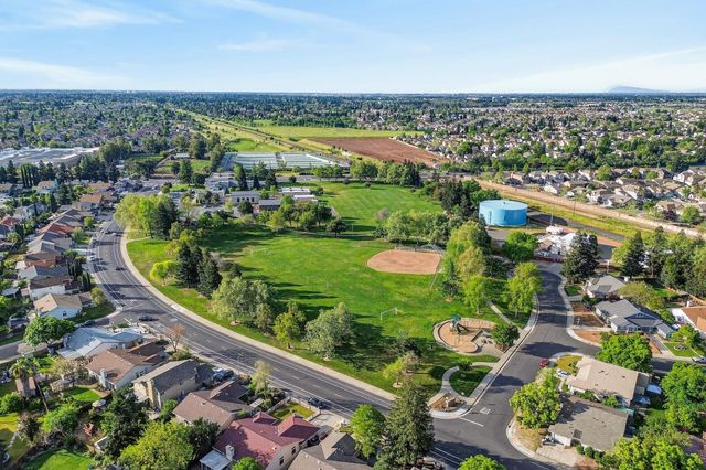 8240 Bedford Cove Way, Sacramento, CA 95828