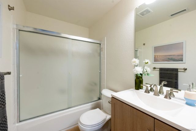 2246 Hillslake Dr, El Cajon, CA 92020