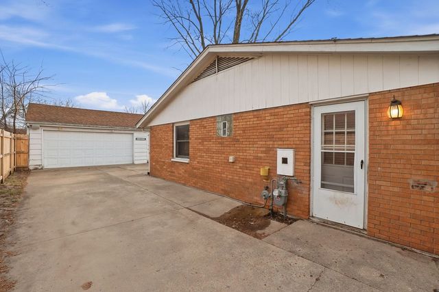 2212 W Capri Avenue, Joliet, IL 60436