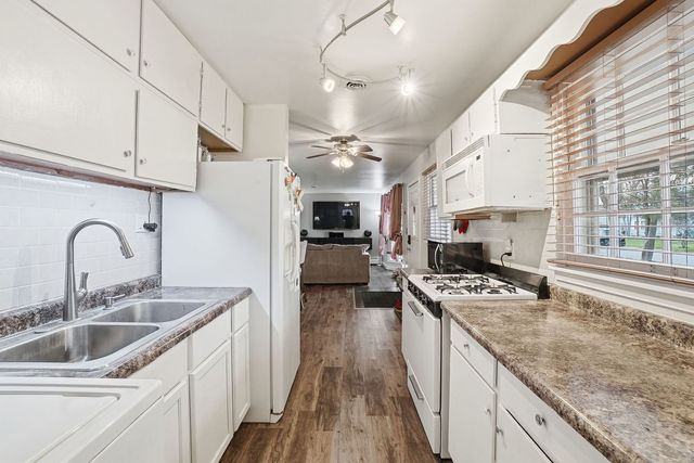 2212 W Capri Avenue, Joliet, IL 60436