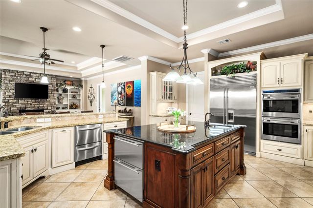 3020 Bridle Path, Friendswood, TX 77546