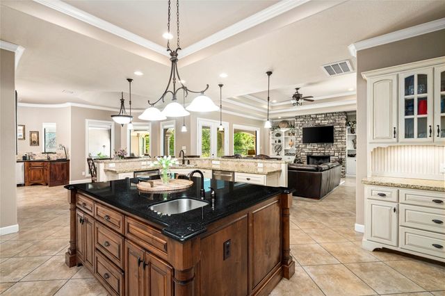 3020 Bridle Path, Friendswood, TX 77546