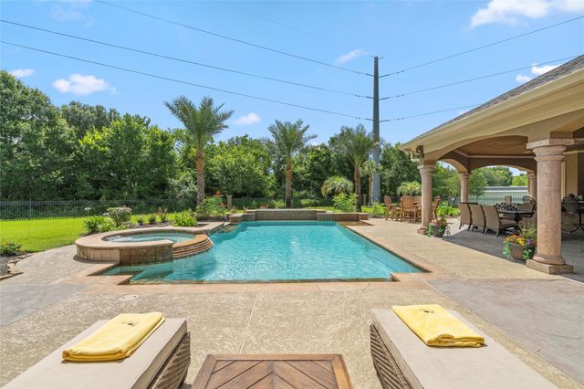 3020 Bridle Path, Friendswood, TX 77546