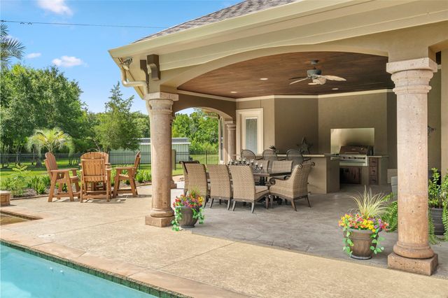 3020 Bridle Path, Friendswood, TX 77546