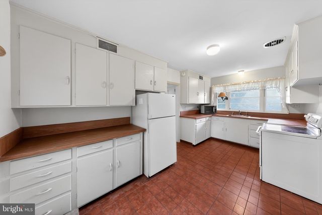 10 SOUTH TRL, Wilmington, DE 19810