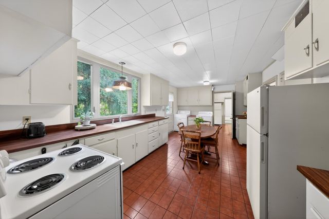 10 SOUTH TRL, Wilmington, DE 19810