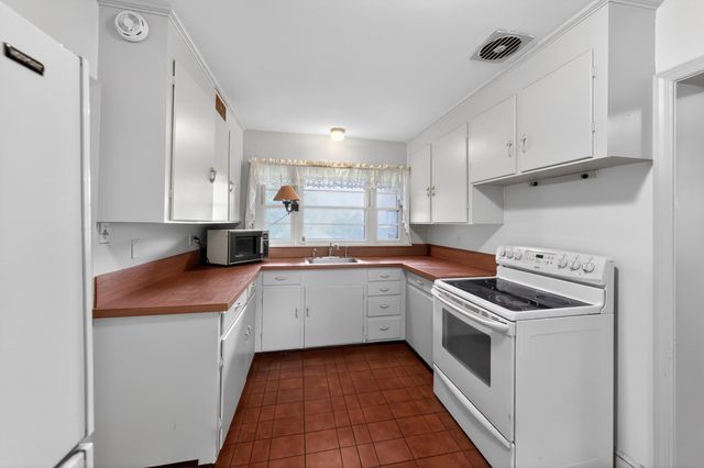 10 SOUTH TRL, Wilmington, DE 19810