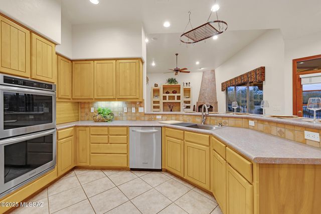 9886 E VERYL Place, Tucson, AZ 85749