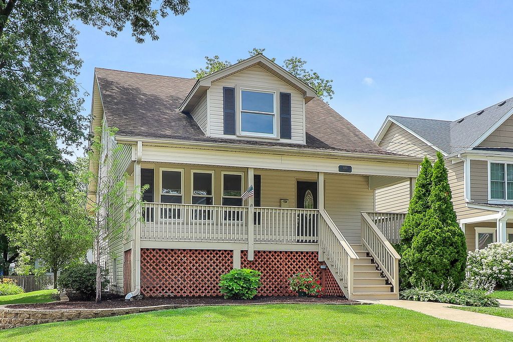 818 E Indiana Street, Wheaton, IL 60187