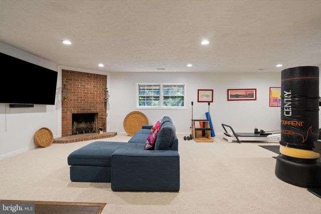 6369 BRAMPTON CT, Alexandria, VA 22304