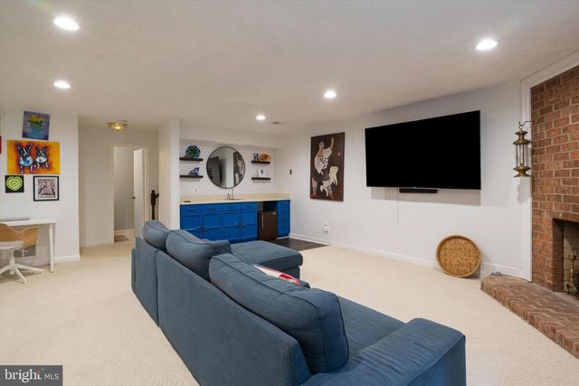 6369 BRAMPTON CT, Alexandria, VA 22304