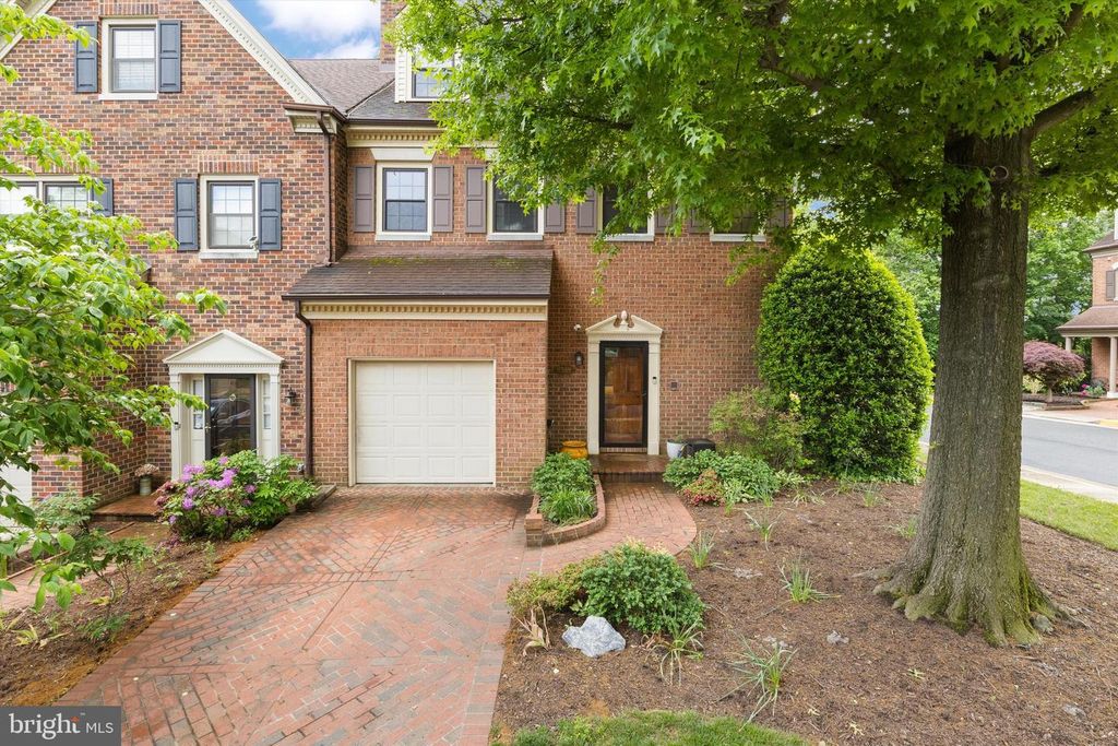 6369 BRAMPTON CT, Alexandria, VA 22304