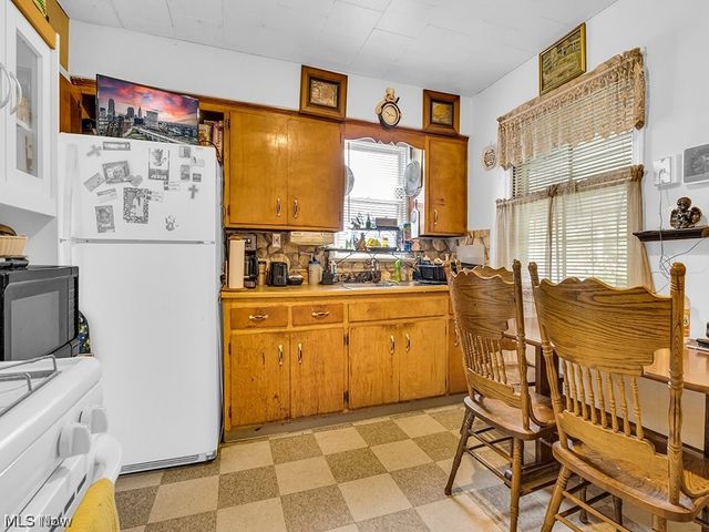 4216 E 162nd Street, Cleveland, OH 44128