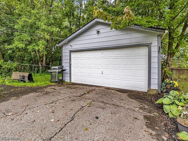 4216 E 162nd Street, Cleveland, OH 44128