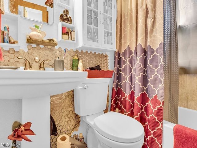 4216 E 162nd Street, Cleveland, OH 44128