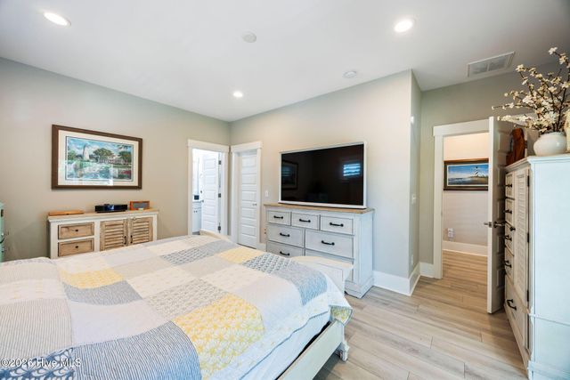 157 NE 4th Street, Oak Island, NC 28465