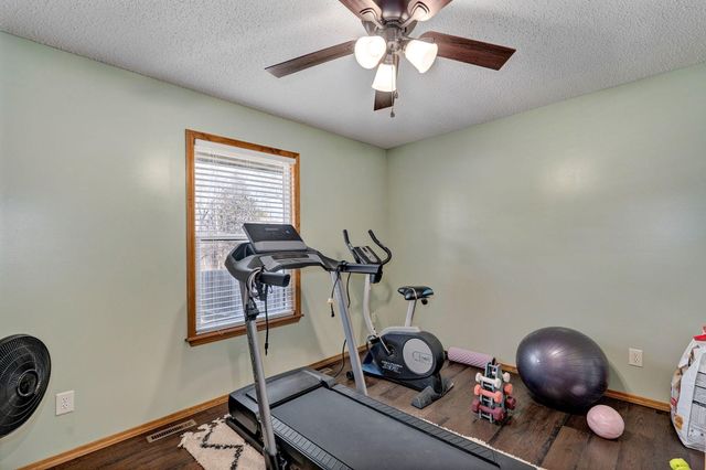 3569 W Cardinal Drive, Springfield, MO 65810