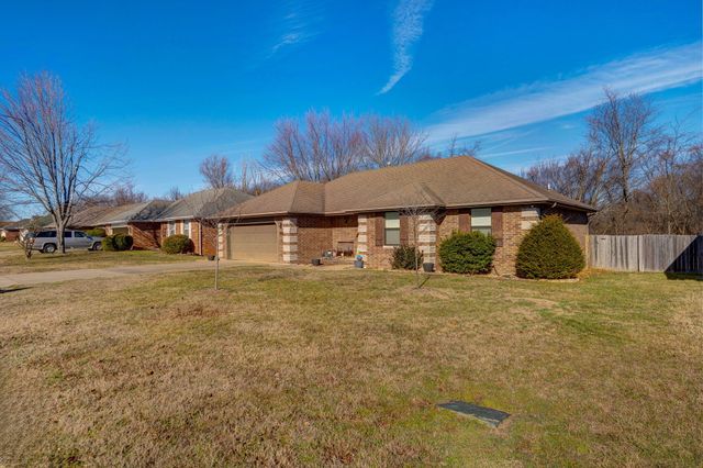 3569 W Cardinal Drive, Springfield, MO 65810