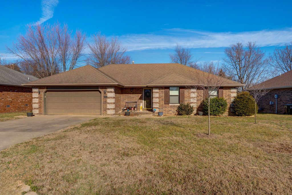 3569 W Cardinal Drive, Springfield, MO 65810