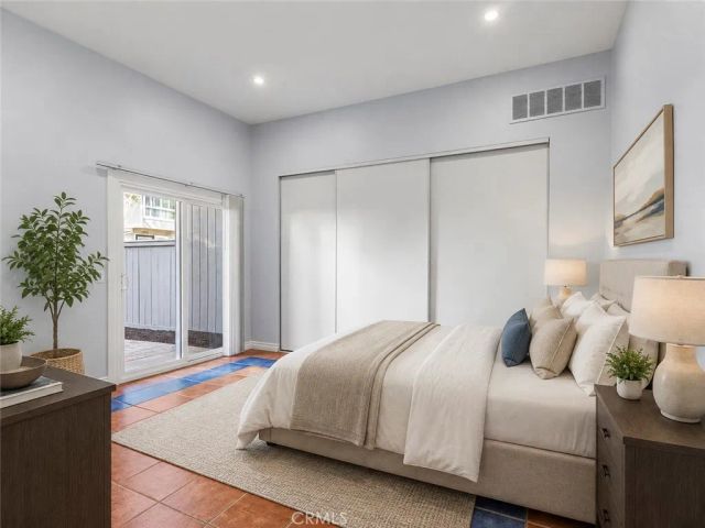 2710 W Segerstrom Avenue F, Santa Ana, CA 92704