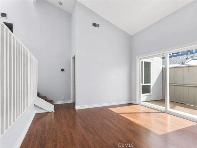 2710 W Segerstrom Avenue F, Santa Ana, CA 92704