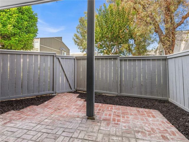 2710 W Segerstrom Avenue F, Santa Ana, CA 92704