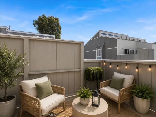 2710 W Segerstrom Avenue F, Santa Ana, CA 92704