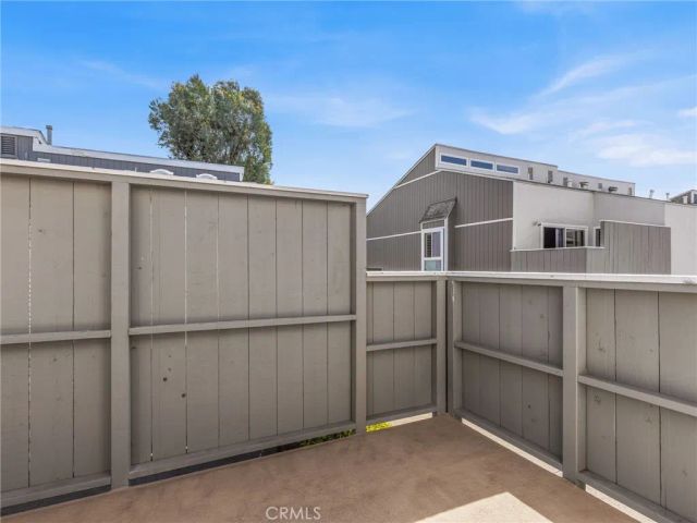2710 W Segerstrom Avenue F, Santa Ana, CA 92704