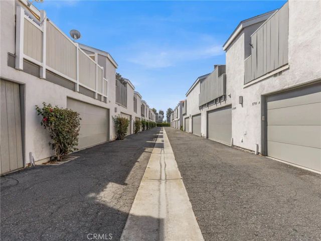2710 W Segerstrom Avenue F, Santa Ana, CA 92704
