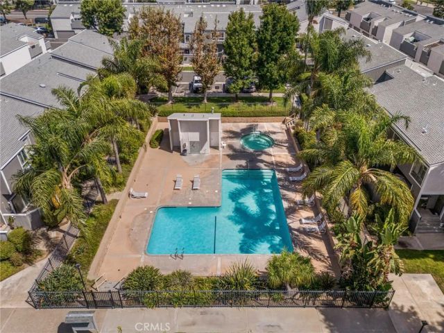 2710 W Segerstrom Avenue F, Santa Ana, CA 92704