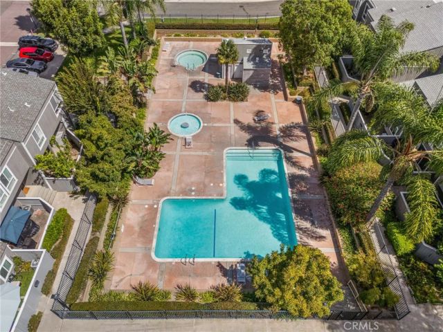 2710 W Segerstrom Avenue F, Santa Ana, CA 92704