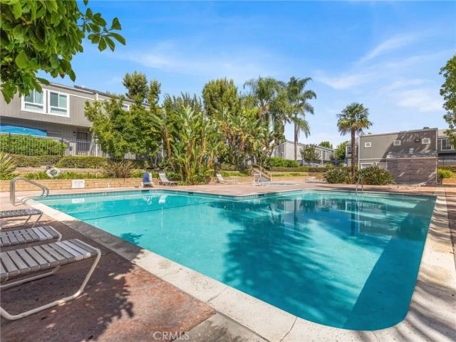 2710 W Segerstrom Avenue F, Santa Ana, CA 92704