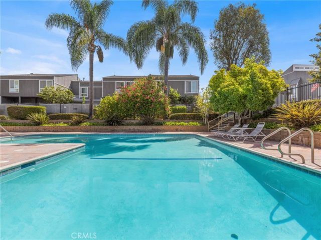 2710 W Segerstrom Avenue F, Santa Ana, CA 92704