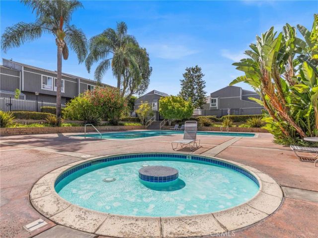 2710 W Segerstrom Avenue F, Santa Ana, CA 92704