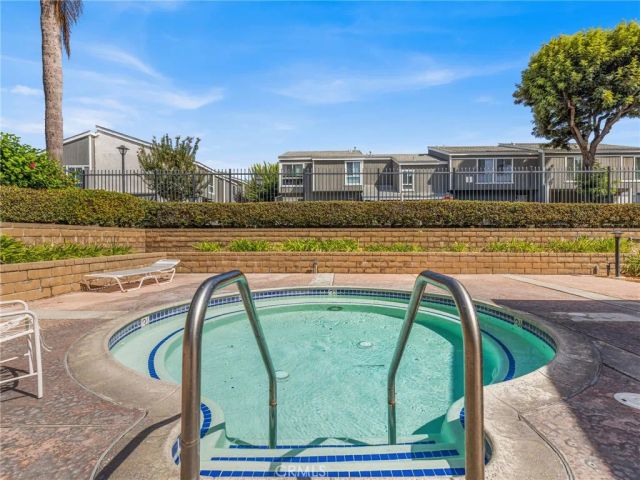 2710 W Segerstrom Avenue F, Santa Ana, CA 92704