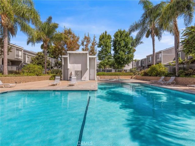 2710 W Segerstrom Avenue F, Santa Ana, CA 92704