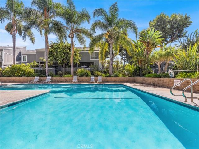 2710 W Segerstrom Avenue F, Santa Ana, CA 92704