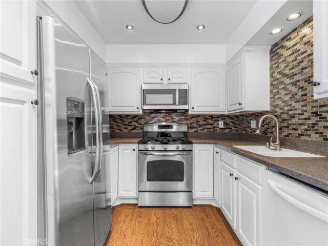 2710 W Segerstrom Avenue F, Santa Ana, CA 92704
