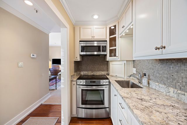 67 Legare 201, Charleston, SC 29401