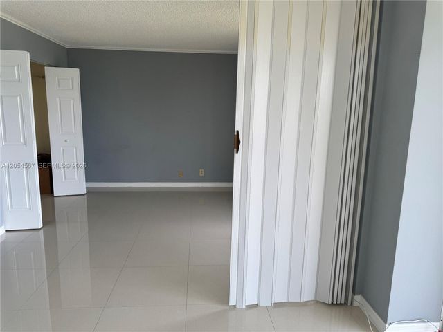 20335 W Country Club Dr 1206, Aventura, FL 33180